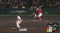 阪神・佐藤輝明、悪送球で今季20個目のエラー