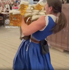 【動画】オランダのビアホール店員さん、強い・・・