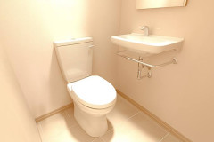 【朗報】明らかにデカパイお○ぱい丸出しのトイレットペーパー、発見される