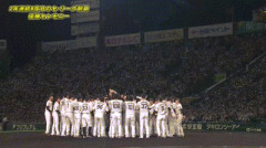 阪神、甲子園の優勝セレモニーで藤川監督を胴上げ！７度宙に舞う！！！！！！！！！！！！