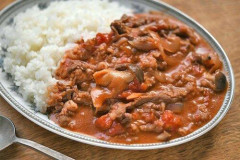 【悲報】ハヤシライスさん、何故かカレーに負けてしまっているwwwwwwwwww