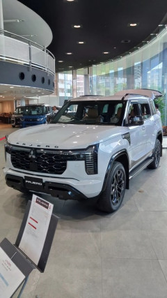 【悲報】新型パジェロ、狭すぎる模様…