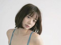 【画像】岡田紗佳(32)の大三元ボディ、興奮してまうだろwww