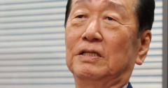 小沢一郎、中道に離党届　新党結成を模索