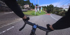 自転車乗りさん「車乗ってる人へ。カーブで追い越すのやめてくれ、事故るかと思った」→怒りの証拠動画が投稿されるも・・・これどっちが悪い？