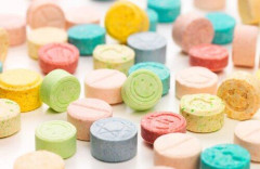 【悲報】違法薬物ってなんで違法なんや？