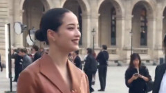 【画像】広瀬すずさん、スカートが短すぎると話題に
