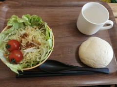 たった100円でこんなに素晴らしい食事ができるのに、コンビニ弁当選ぶのは無駄だな