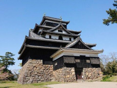 【悲報】島根の観光名所「松江城」しかなかった