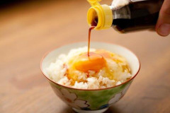 【悲報】日本人「生卵ウメェ！」←いや醤油が美味いだけやよね🥺