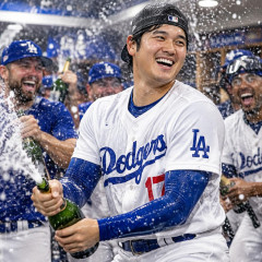 ドジャースが優勝決定シリーズ進出！ 大谷翔平、シャンパンファイトで笑顔 不振で打順降格、2戦連続無安打も存在感   #MLB |  大谷が大活躍  |  ドジャースの広報からも見放された模様