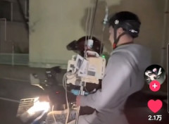 【動画】点滴と酸素ボンベを付けたまま病院を抜け出してバイクに乗る凄いヤツｗｗｗ