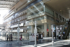 【悲報】伊勢丹「東京の王者デパートの俺様が田舎の大阪に進出してやるぞw大ヒットだろなw」→結果…