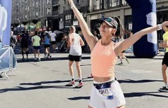 ベルリンマラソンで自己ベストを更新したという中国の女性インフルエンサー、レース中に自転車に乗っていたことが発覚