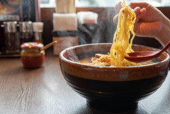 味噌ラーメンにかけるスパイス、一味派と胡椒派でキッチリ5：5に分かれる説
