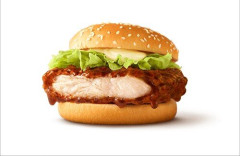【朗報】マクドナルドの新商品「ザクザクジューシーマック」「スパイシーザクザクジューシーマック」「てりやきチキンジューシーマック」