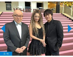 【画像】沢尻エリカ、ミニ丈ドレス×ド派手ヘアで釜山国際映画祭に登場