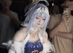 【画像】中国で美少女コスプレ屋台が流行り出してしまう