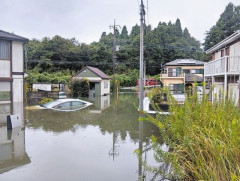 千葉・酒々井の「開運団地」　浸水深なお1メートル、排水の準備急ぐ　[10/8]