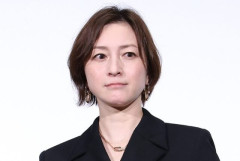 【悲報】広末涼子さん、事故後に免許を返納し現在はマネージャー兼運転手の長男の車で移動←初心者マーク無し、シートベルトも未着用でまた叩かれるｗｗｗｗｗ