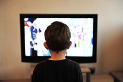 テレビ番組を一日中流し続ける嫁。私と娘も少し変になりそう…