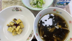 【深刻】学校給食が貧しすぎる問題、全国でリーク・内部告発が相次ぐ「タンパク質ほぼゼロ」