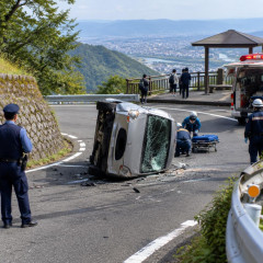 展望台前のヘアピンカーブで…金華山ドライブウェイで18歳男性運転の軽自動車が横転 乗っていた高校生2人が死傷   #岐阜