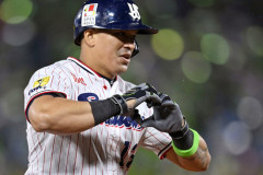 ヤクルト・オスナが帰国　苦しい年だったと語り「来年はもっとやれるように」