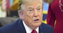 トランプの支持率32%で草