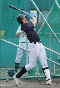 山梨学院・菰田　ヤクルト青木GM前に木製バットで柵越え連発　130メートル特大弾も