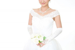 出会ったばかりの女性が結婚前にウェディングドレスの試着写真を送ってきた。その後には1週間の海外旅行を計画してきた。
