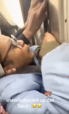 電車内で黒人達から罵倒された白人女さん、ホームへ降りドアが閉まる瞬間やり返すｗｗｗ