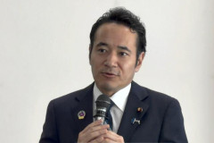 簗農水相、鈴木宗男に怒られる。「あいさつより謝罪が先だろ」