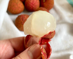 ライチって初めて生の本物食べたけどクソ不味くね？？？？？