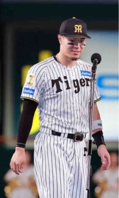 【阪神】佐藤輝明「想像できなかった」日本人９人目三冠王に感無量「練習してきて良かった」