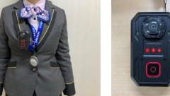 【効果絶大】小田急電鉄、駅員に「小型カメラ」を装着させたらカスハラが16件から『0件』に激減！ ネット「撮られたら何も言えないの草」「全窓口に導入しろ」