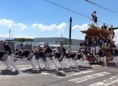【動画】泉佐野のだんじりで死亡事故。倒れただんじりの下敷きになった会社役員が亡くなる。