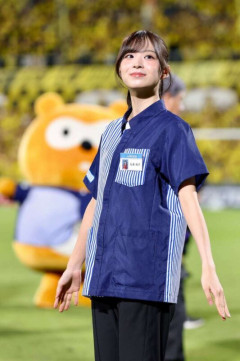 櫻坂46・松本和子がJ1柏の試合に特別来場　花束贈呈など務め4得点勝利見届ける