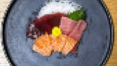 【物議】農林水産省、ツマや食用菊まで刺身を「完食」した報告投稿がなぜか批判され炎上…「綺麗に食べきって何が悪い」「公務に内輪ノリ持ち込むな」とネット賛否！