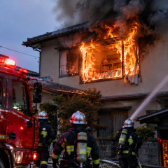 「子供部屋から出火している」…奈良・民家火災で1人死亡 長男と連絡取れず   |  勝手に豪邸だと推測