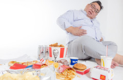 大家族「マクドで5000円弱、高市のせいや」