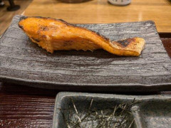 【悲報】お前らはこの「厚切り銀鮭塩焼き定食(味噌汁を出汁茶漬けに変更)」にいくら払える？ｗｗｗｗｗｗｗｗｗｗ