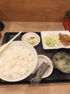 吉野家に朝定食べに来た