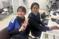実況席デビューも…目を疑う光景「力技だw」「座りづらそう」　影山優佳「かなり小さいと思われている」