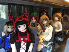 外国人「本当はやめるべきだったけどもう遅い」着ぐるみマスクの情報を共有している