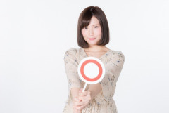 【DQN返し】百均でレジに並んでたらBBAに横入りされた。私「並んでますよ」「最後尾はあっちですよ！」いくら言っても知らん顔。そう言えばこのBBA、私の毒祖母そっくりだ…→