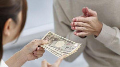 【悲報】50代男性さん「年収900万なのに妻からお小遣い3万円しか貰えない・・・我慢の限界」ｗｗｗｗｗｗｗｗｗｗ