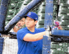 【朗報】大谷翔平さん、散髪してスッキリヘアに 剛腕対策で8メートルの近距離マシン打撃wwwwwwwwww