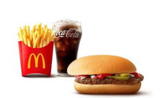 日本人「マクドナルドで家族で会計が4790円でした。高市総理どうにかして！」