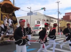 【動画】岸和田では救急車よりだんじりが優先されてしまう。